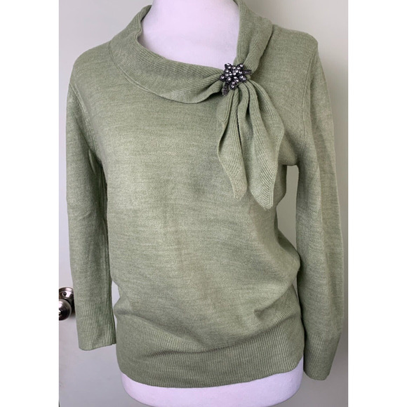 APT 9 WOMEN’S SWEATER LIGHTWEIGHT SZ M LIGHT GREEN WITH JEWELED PIN - Picture 14 of 16